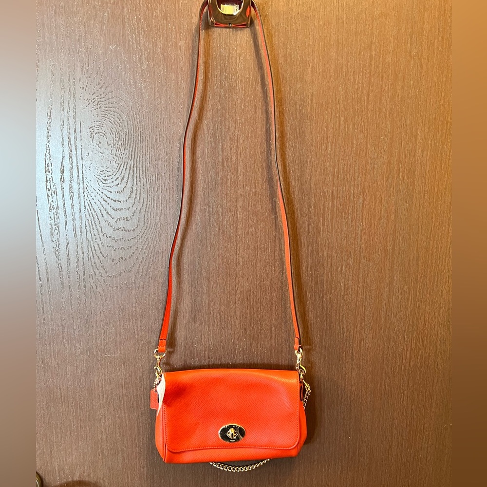 NWT Coach Pebbled Leather Turn-lock Crossbody Shoulder Purse
